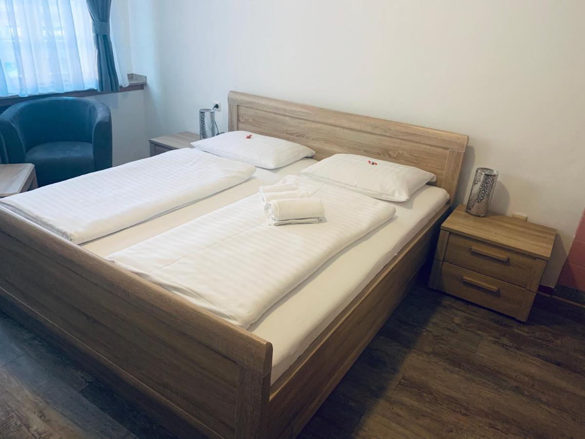 Hotel Brauhaus Zur Krone ベルクハイム エクステリア 写真